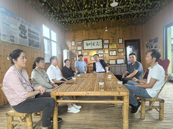 3.1陈光辉副书记开展省级农业科技人员包联服务 在小灿家庭农场_202605308.jpg