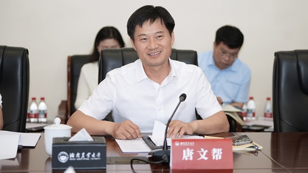 1.5 20260929湘西土家族苗族自治州+湖南农业大学签约 唐文帮.jpg