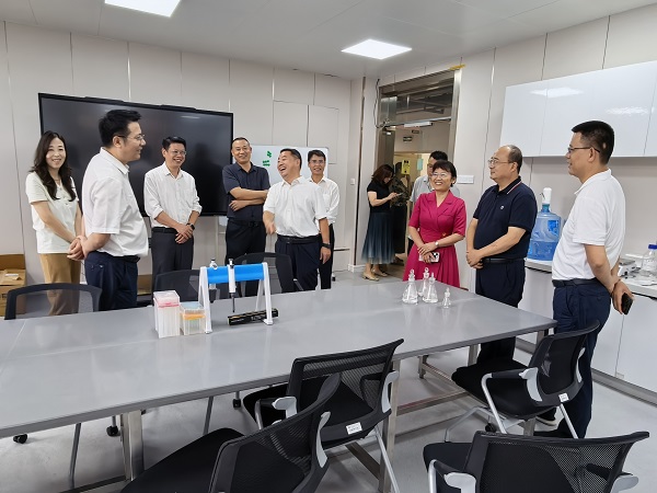 3. 20260929湘西州参观食科院7.jpg